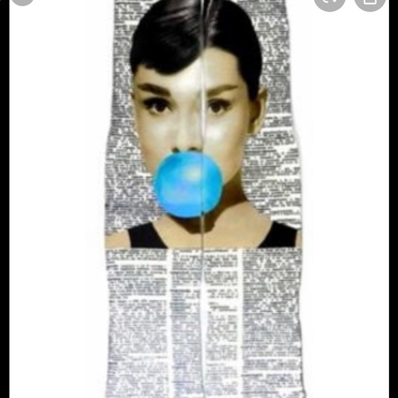 Audrey Hepburn ARTNWORDZ Wearable Art socks - Picture 7 of 8